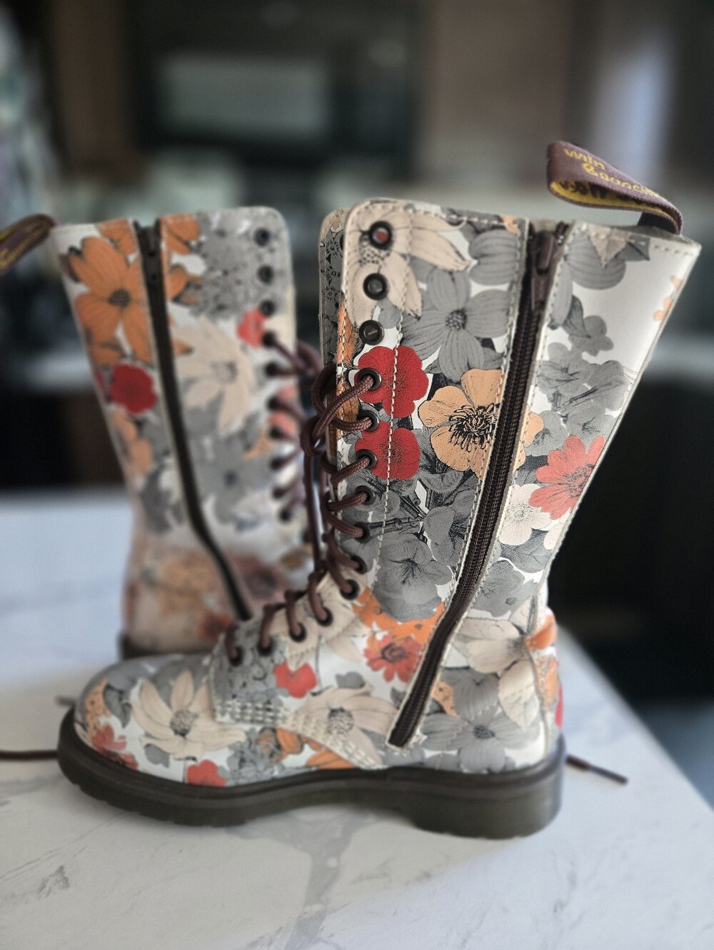 Dr Martens RARE FIND! 1B99 14 EYE Floral Combat Boots - White Multi. Size 8 - Picture 6 of 6